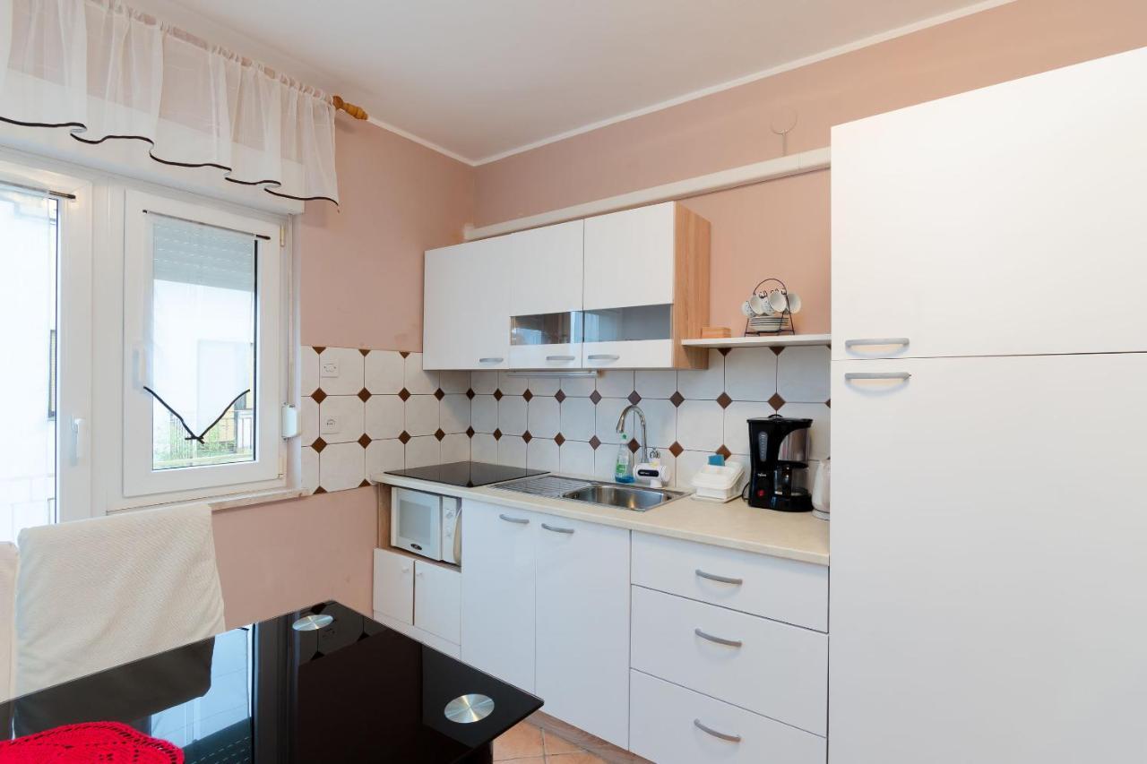 Apartments And Room Mirjana Dramalj Bagian luar foto