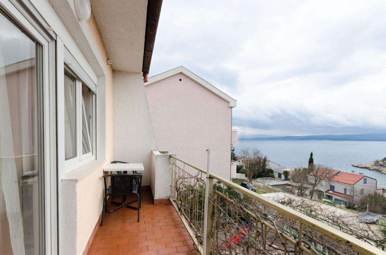 Apartments And Room Mirjana Dramalj Bagian luar foto