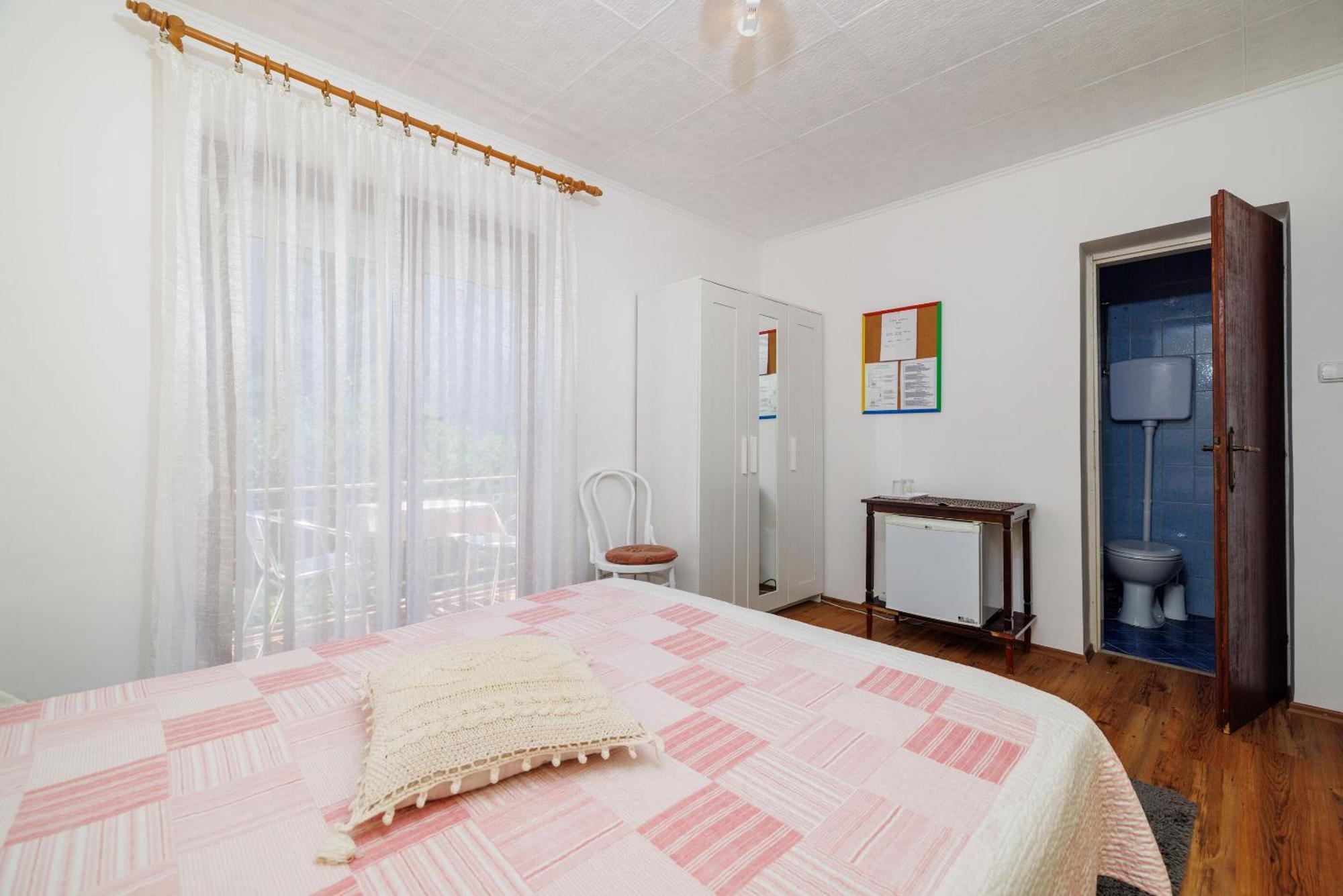 Apartments And Room Mirjana Dramalj Bagian luar foto