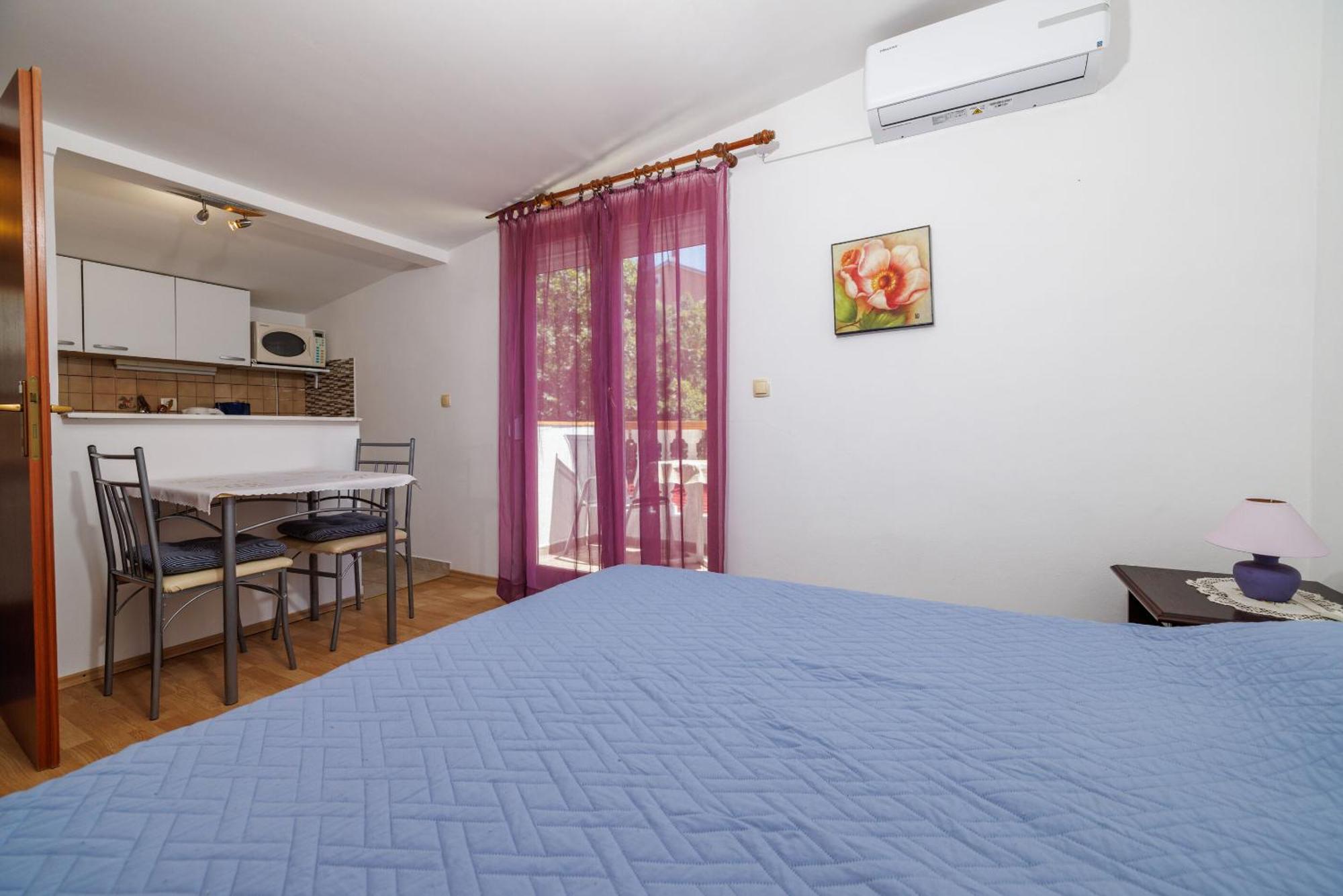 Apartments And Room Mirjana Dramalj Bagian luar foto
