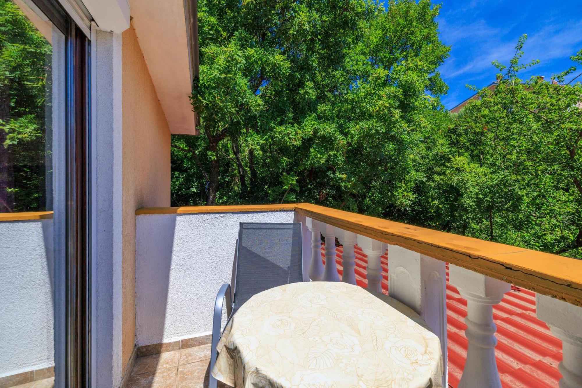 Apartments And Room Mirjana Dramalj Bagian luar foto