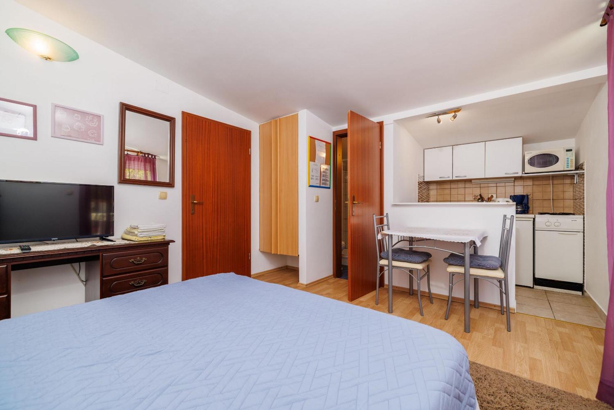 Apartments And Room Mirjana Dramalj Bagian luar foto
