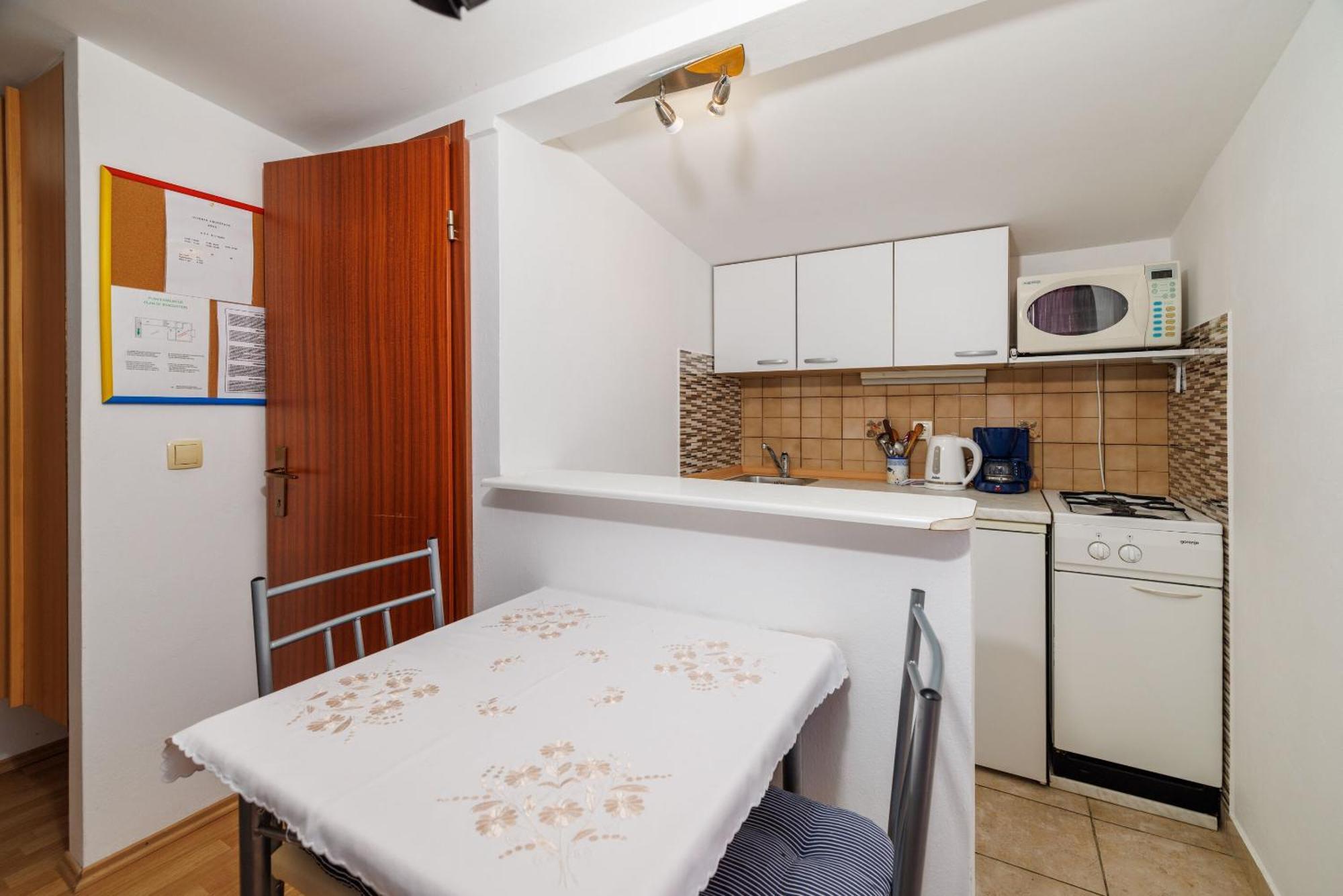 Apartments And Room Mirjana Dramalj Bagian luar foto